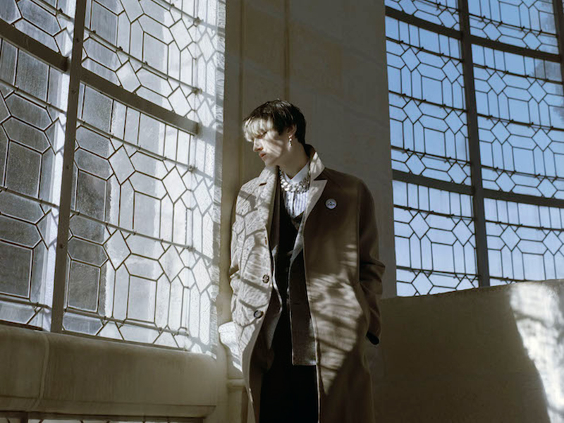 جدد شبابك مع كبسولة Celine  الحصرية على موقع MR PORTER